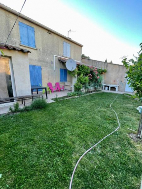 Villa Avignon- Montfavet en périphérique du centre ville d'Avignon WIFI avec grand parking